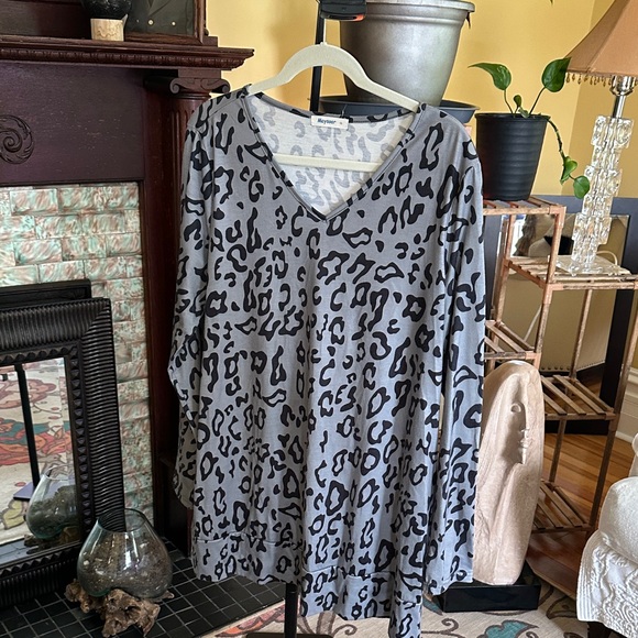 MAYSOAR XL Gray Leopard Print V-Neck Long Sleeve Tunic Top - Picture 1 of 5